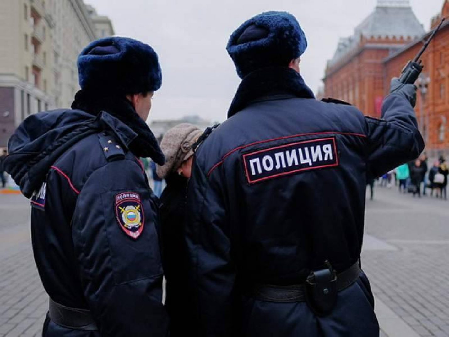 Мужчину задержали после стрельбы в московском подъезде